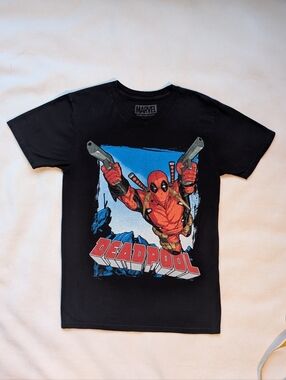 MARVEL Deadpool Graphic T Shirt 100% Cotton Size Small